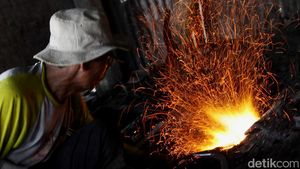Pande Golok Petir Primadona Para Jawara