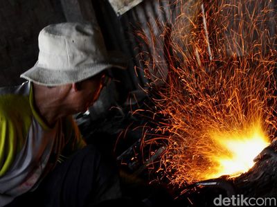 Pande Golok Petir Primadona Para Jawara