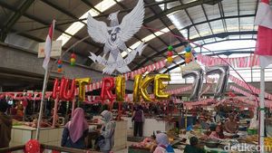 Semangat Pedagang Pasar Rejowinangun Magelang Semarakkan HUT RI