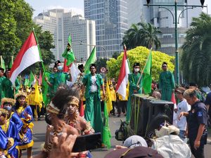 KIB Daftar ke KPU Dimeriahkan Atraksi Egrang-Tarian Adat