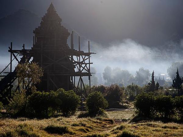 Pesona Magis Dataran Tinggi Dieng Saat Membeku