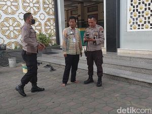 Heboh Video Sepasang Pelajar SMA Bermesraan di Serambi Masjid Pekalongan