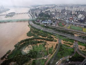 Potret Sungai Han yang Sebabkan Banjir di Seoul