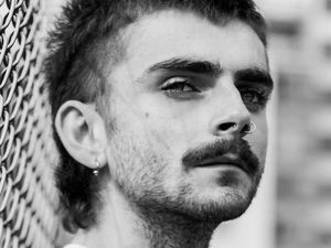 20 Rekomendasi Gaya Rambut Mullet Pendek dan Stylish