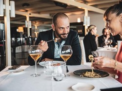 Wanita Ini Dikritik karena Berikan Rekomendasi Restoran untuk Cari Suami Tajir