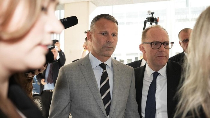 MANCHESTER, ENGLAND - AUGUST 09: Ryan Giggs arrives at Manchester Crown Court with his legal team on August 09, 2022 in Manchester, England. The former Manchester United midfielder and manager of Welsh national team is facing charges of using coercive and controlling behaviour against an ex-girlfriend, and of assaulting her sister in an incident in November 2020. He denies the charges. (Photo by Christopher Furlong/Getty Images)