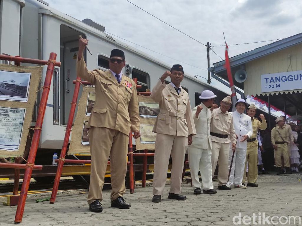 Napak Tilas 155 Tahun Kereta Api di Indonesia, Ada Pesta Kostum-Fashion Show