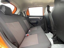 Fitur Jadul Suzuki S-Presso, Spion Manual-Jendela Belakang Pakai Engkol