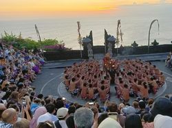 Tak Sekadar Tontonan, Tari Kecak di Pura Uluwatu Miliki Filosofi Magis