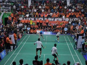 Aksi Taufik Hidayat Main Bulu Tangkis Bikin Warga Sukabumi Histeris Aksi Taufik Hidayat Main Bulu Tangkis Bikin Warga Sukabumi Histeris