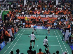 Aksi Taufik Hidayat Main Bulu Tangkis Bikin Warga Sukabumi Histeris