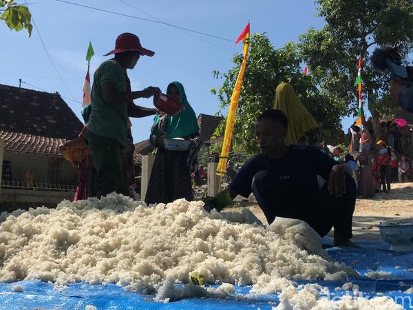 Meriahnya Tawur Sego, Tradisi Tolak Bala Warga Pelemsari Rembang