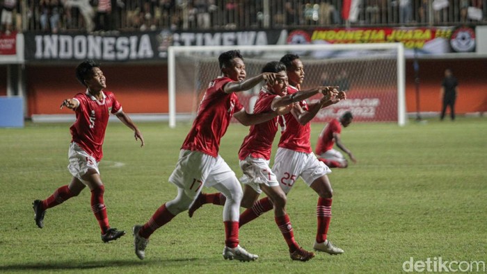 Timnas Indonesia U-16 lolos ke babak final Piala AFF U-16 2022 usai mengalahkan Myanmar lewat adu penalti di Stadion Maguwoharjo, Sleman, DI Yogyakarta, Rabu (10/8/2022).