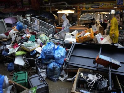 Toko-toko Ini Rusak Diterjang Banjir Seoul