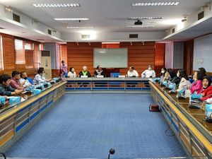 Unhas Beri Gelar Doktor Honoris Causa ke Ahli Biokimia Bruce Michael