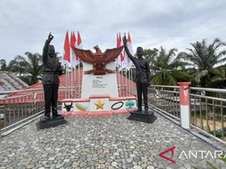 Warga Sumbar Bangun Monumen Patung Sukarno dan Jokowi di Halaman Rumah