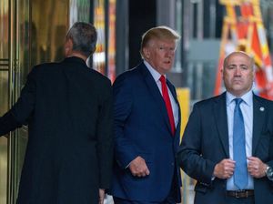 Trump Gugat Pemerintah AS Usai FBI Geledah Resor Mewahnya Trump Gugat Pemerintah AS Usai FBI Geledah Resor Mewahnya