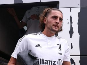 Dear MU, Rabiot Minta Gaji Segini