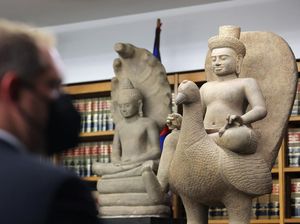 Nih Deretan Arca Kuno Hasil Curian yang Dikembalikan ke Kamboja