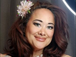 Asia Carrera Ramah di Twitter, Bagi-bagi Koleksi Foto saat Jadi Artis Panas