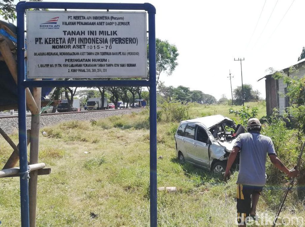 Korban Tewas Avanza Tertabrak KA Bos Rotan di Pasuruan Korban Tewas Avanza Tertabrak KA Bos Rotan di Pasuruan