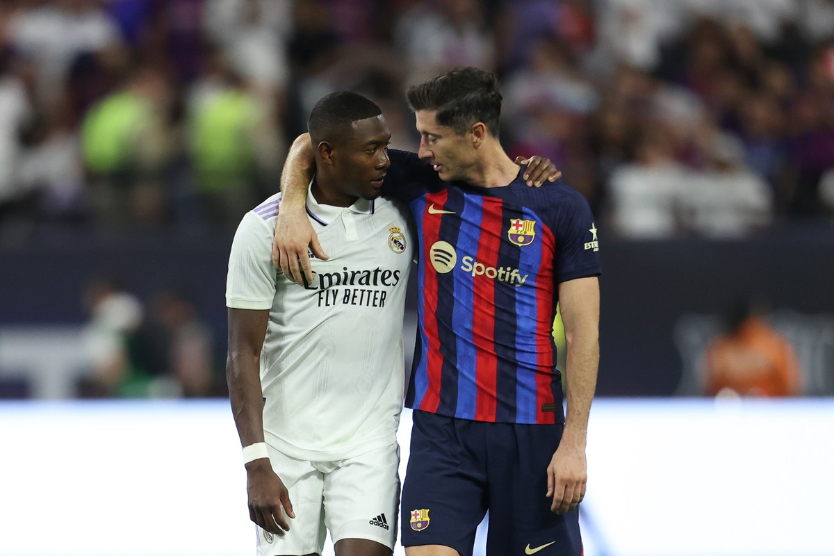 Presiden Real Madrid Florentino Perez mendukung agar Barcelona kompetitif lagi. (Foto: Getty Images/Omar Vega)
