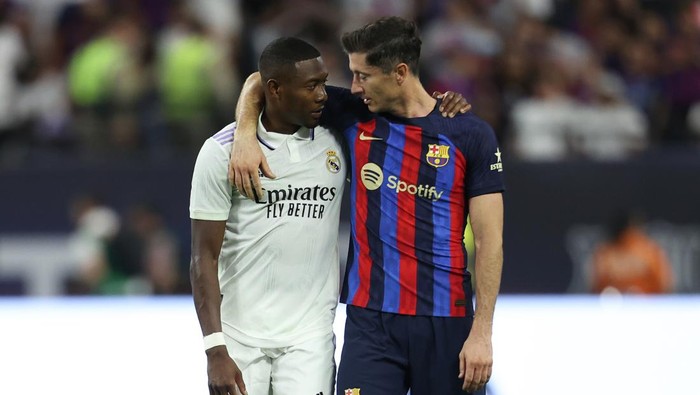 LAS VEGAS, NV - JULY 23: David Alaba #4 of Real Madrid and Robert Lewandowski #12 of Barcelona talk during the preseason friendly match between Real Madrid and Barcelona at Allegiant Stadium on July 23, 2022 in Las Vegas, Nevada. (Photo by Omar Vega/Getty Images)