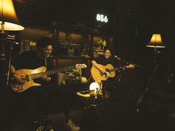 Bawakan 12 Lagu, Endah N Rhesa Sapa Pendengar di 856 Live Session