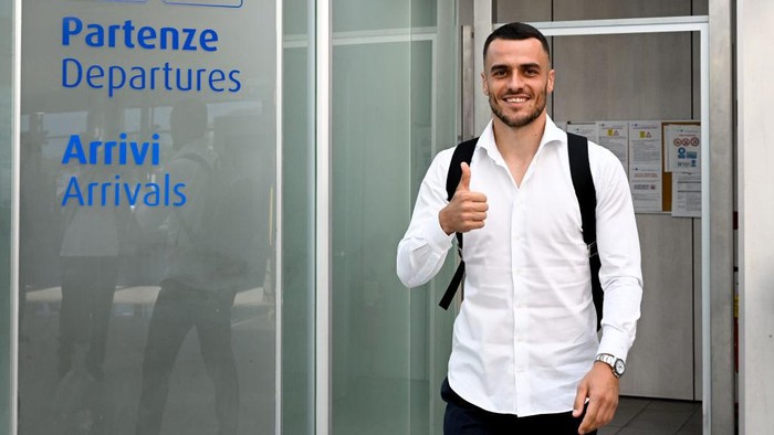TURIN, ITALY - AUGUST 11: Juventus new signing Filip Kostic arrives at Turin Airport on August 11, 2022 in Turin, Italy. (Photo by Daniele Badolato - Juventus FC/Juventus FC via Getty Images)