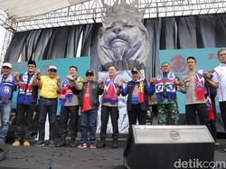 Ada Kado Patung Singa Bermahkota di Ulang Tahun Arema