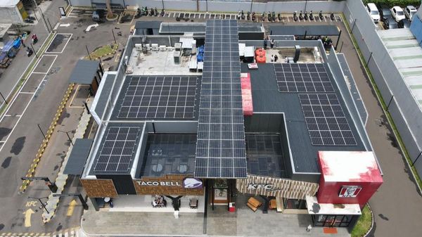 Implementasi Pembangkit Listrik Berbasis Surya