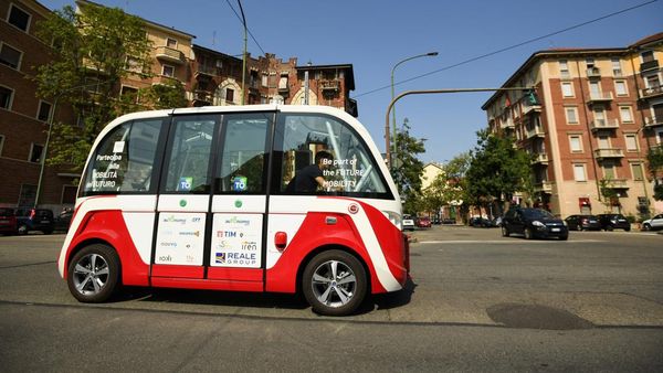 Angkutan Umum Tanpa Sopir Melaju di Italia, Begini Penampakannya