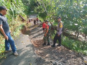Hujan 5 Jam, Akses Jalan Antar Desa di Trenggalek Ambles