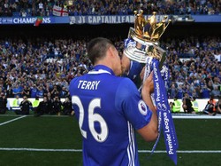 Sementara di titel domestik, Chelsea juga bisa memenangkannya 6 kali. Lima di antaranya diraih pada format Premier League. (Foto: Chelsea FC via Getty Images/Darren Walsh)