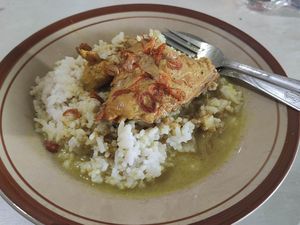 Kare Ayam Kampung Mak Ten yang Gurih Sedap Ini Sudah Eksis 45 Tahun Kare Ayam Kampung Mak Ten yang Gurih Sedap Ini Sudah Eksis 45 Tahun