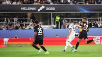 Satu gol Karim Benzema ke gawang Frankfurt di Piala Super Eropa 2022, Kamis (11/8) dini hari WIB membuat Benzema jadi top skor kedua Real Madrid sepanjang masa dengan 324 gol. Madrid sendiri menang 2-0 dan jadi kampiun di ajang itu (Getty Images)