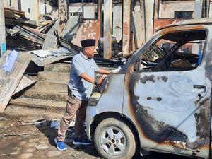 Kantor KPU Tanah Tidung Kaltara Ludes Terbakar, Data Pemilu Dipastikan Aman Kantor KPU Tanah Tidung Kaltara Ludes Terbakar, Data Pemilu Dipastikan Aman