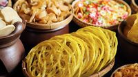 Kriuk Renyah! 10 Kerupuk Populer Indonesia yang Bikin Makin Lahap Makan