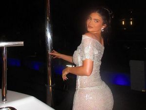 Kylie Jenner Rayakan Ultah Ke-25, Dimeriahkan Pesta Kembang Api