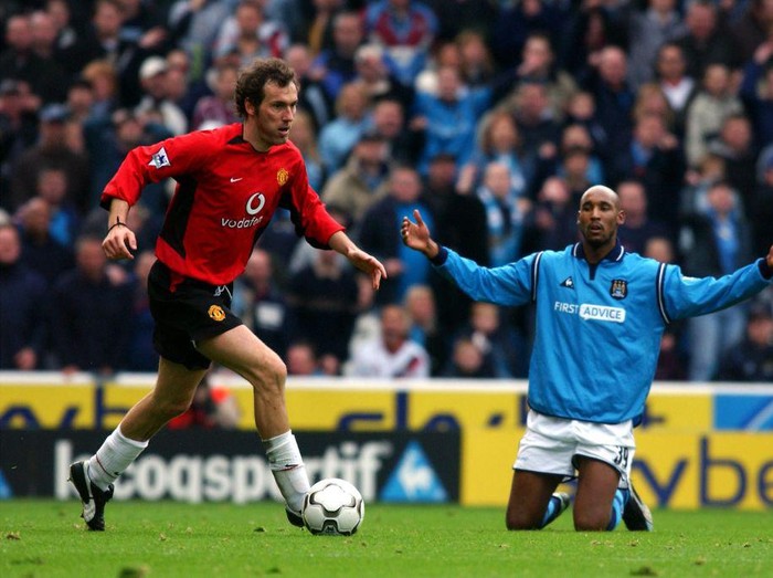 Manchester United's Laurent Blanc dribbles the ball past Manchester City's Nicolas Anelka who remains on the turf following a challenge  (Photo by Neal Simpson/EMPICS via Getty Images)