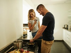 Lebih Pilih Beli Makanan daripada Belajar Masak, Pria Ini Dicap Manja