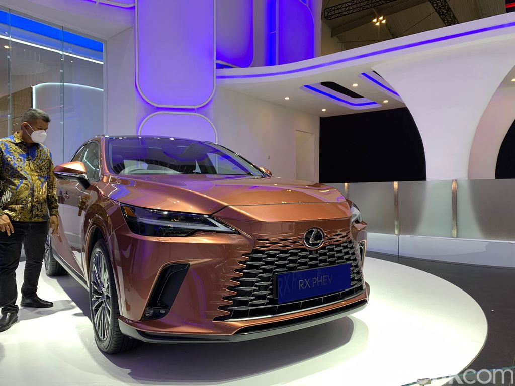 Lexus RX 2022 meluncur di Indonesia pada ajang GIIAS 2022