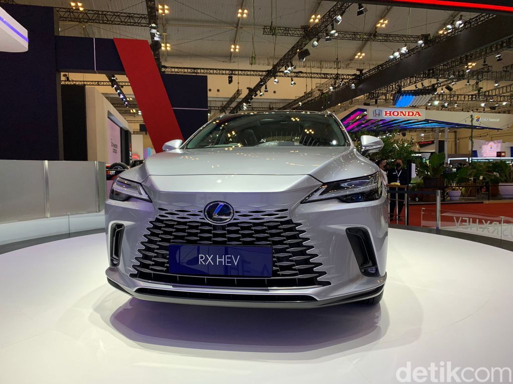 Lexus RX 2022 meluncur di Indonesia pada ajang GIIAS 2022