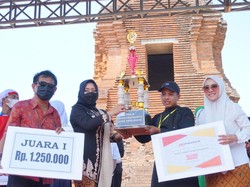 Melihat Keseruan Lomba Tumpeng Pelajar SMP-SMA di Candi Brahu Mojokerto