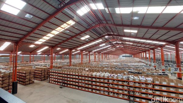 Mengintip Gudang Produksi Erigo di Banten