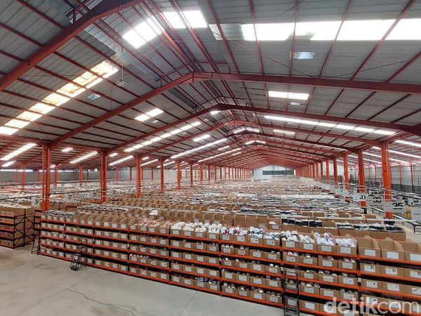 Mengintip Gudang Produksi Erigo di Banten