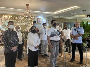 Risma Evaluasi Aturan Pengumpulan Barang dan Uang