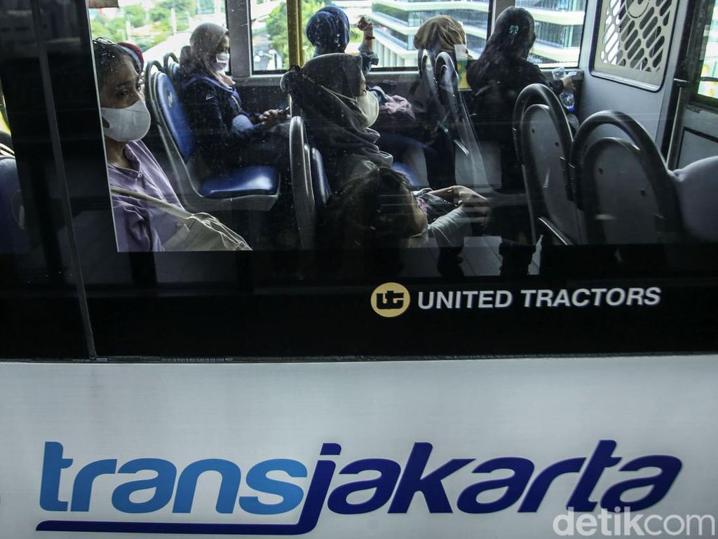 Jajal Tarif Integrasi TransJ-MRT-LRT, Penumpang Keluhkan Aplikasi JakLingko