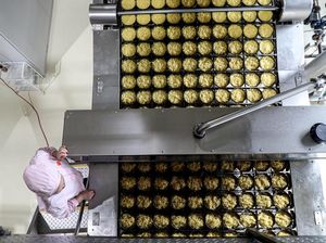 Mie Instan Mau Naik Harga, Pabriknya Canggih Lho!