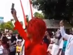 Kemeriahan Agustusan di Desa Rejowinangun, Parodikan Gus Samsudin-Pesulap Merah